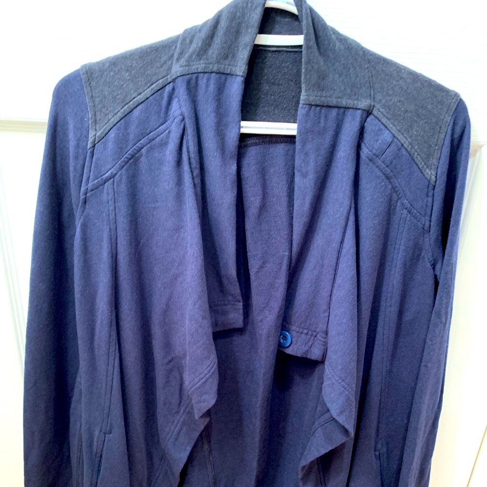 Woman’s Lululemon slouchy sweater